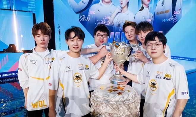 Fnatic 和 Gentle Mates 在 VCT 2025： EMEA Stage 1 开局时取得胜利