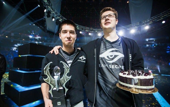 【赛后战报】仍存希望，FPX横扫TT仍有晋级登峰组的机会